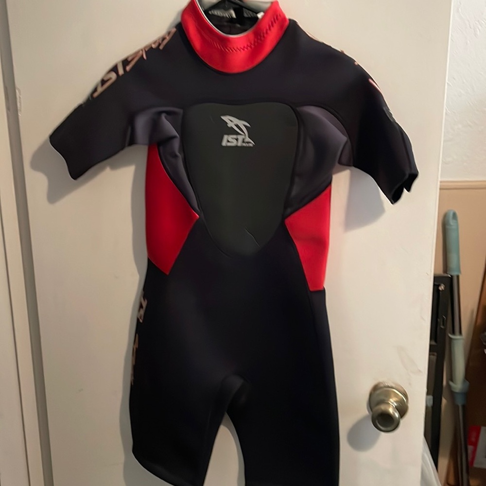 Size 7 Womans short wetsuit